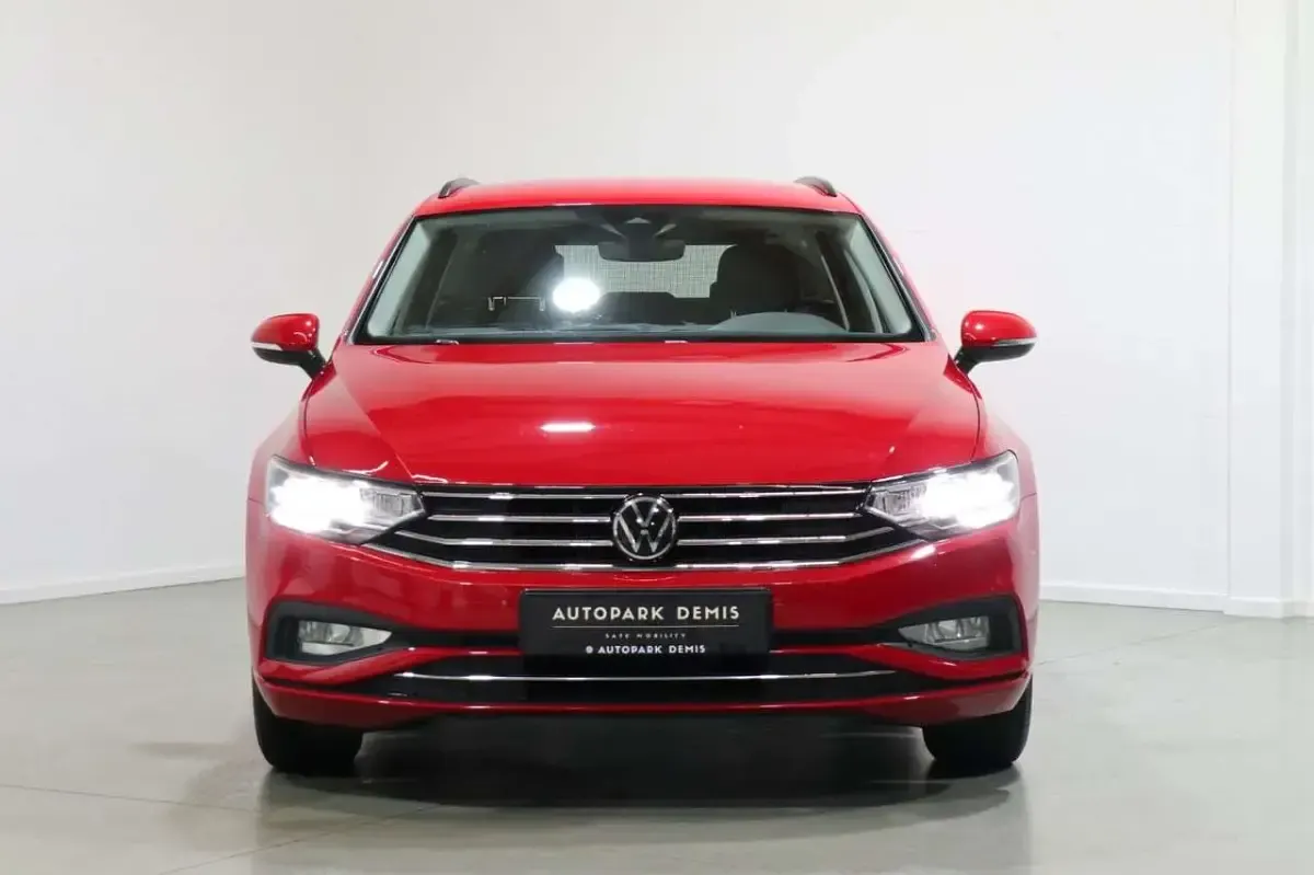 Gebraucht VW Passat Business 122 PS (89 kW) 2023 Rot Kombi