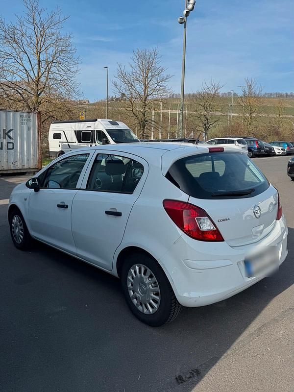 Gebraucht Opel Corsa 69 PS (50 kW) 2013 Weiß Kleinwagen