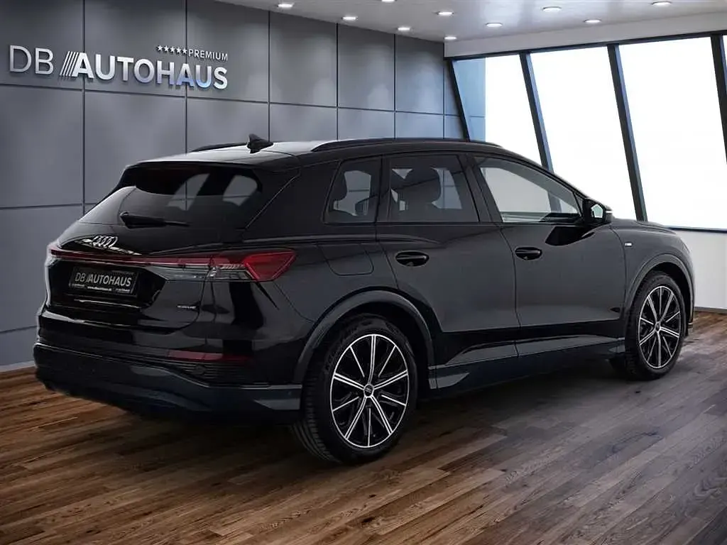 Gebraucht Audi Q4 e-tron Ambiente 194 kW (265 PS) 2023 Schwarz SUV