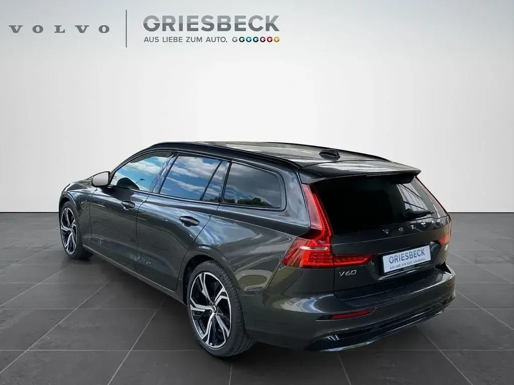 Gebraucht Volvo V60 Plus 455 PS (334 kW) 2022 Platinum grey / (metallic) Kombi