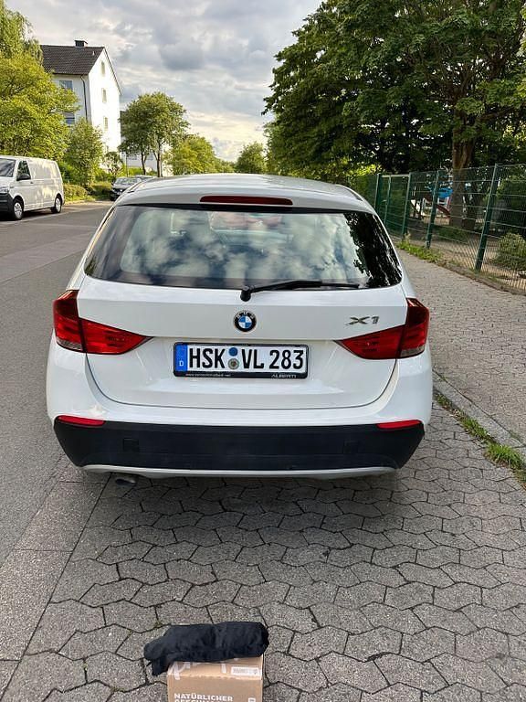 Weiß Gebraucht 2011 BMW X1 Efficient Dynamics SUV | 7.200 € (Fairer Preis) - Bild 1/4