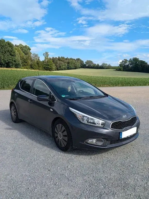 Gebraucht Kia Ceed DREAM-TEAM Edition 136 PS (100 kW) 2015 Grau Kleinwagen