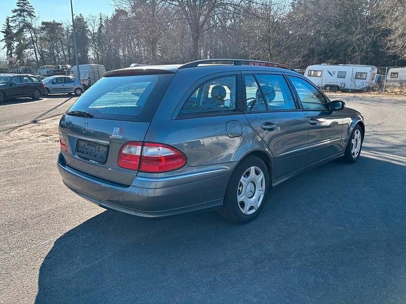 Gebraucht Mercedes E220 150 PS (110 kW) 2004 Grau Kombi