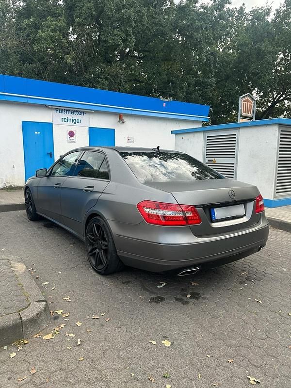 Gebraucht Mercedes E200 Avantgarde 184 PS (135 kW) 2012 Grau Limousine