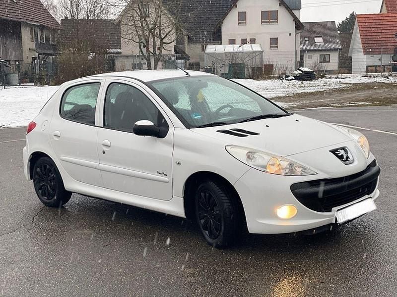 Gebraucht Peugeot 206+ 73 PS (53 kW) 2011 Weiß Kleinwagen