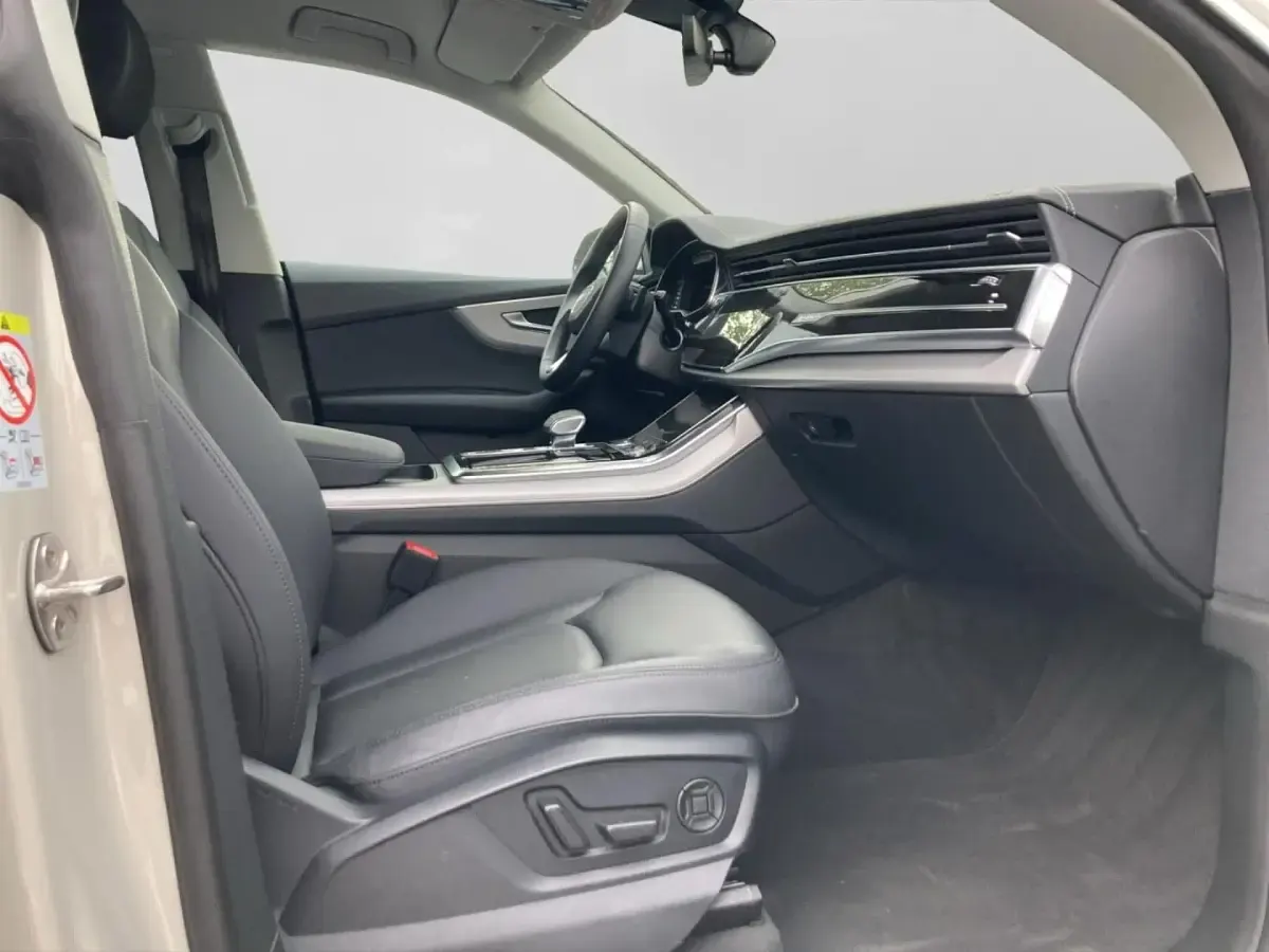 Gebraucht Audi Q8 Performance 286 PS (210 kW) 2023 Beige SUV