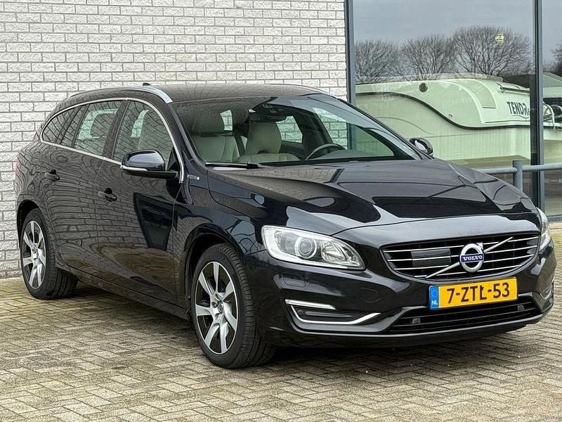 Gebraucht Volvo V60 Summum 215 PS (158 kW) 2015 Schwarz Kombi