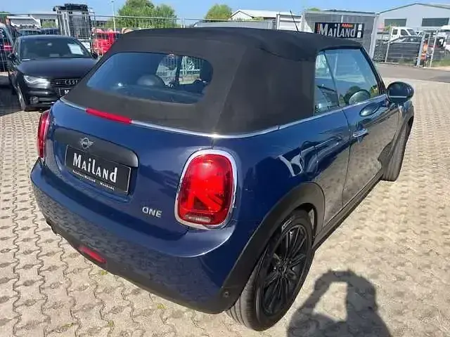 Gebraucht Mini One Cabriolet Pepper 102 PS (75 kW) 2018 Lapisluxury blue Cabrio