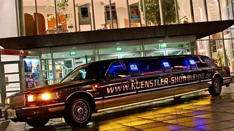 Schwarz Gebraucht 1996 Lincoln Town Car Limousine | 26.500 € - Bild 1/4