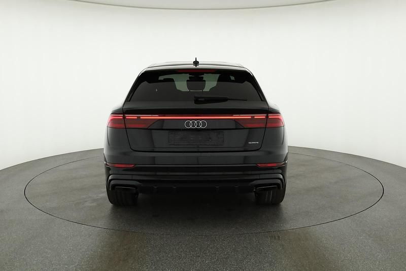 Mythos schwarz metallic Neu 2025 Audi Q8 S-Line SUV | 91.475 € - Bild 1/4