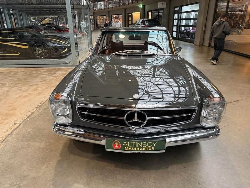 Grau Gebraucht 1969 Mercedes SL280 Cabrio | 159.900 € - Bild 1/4