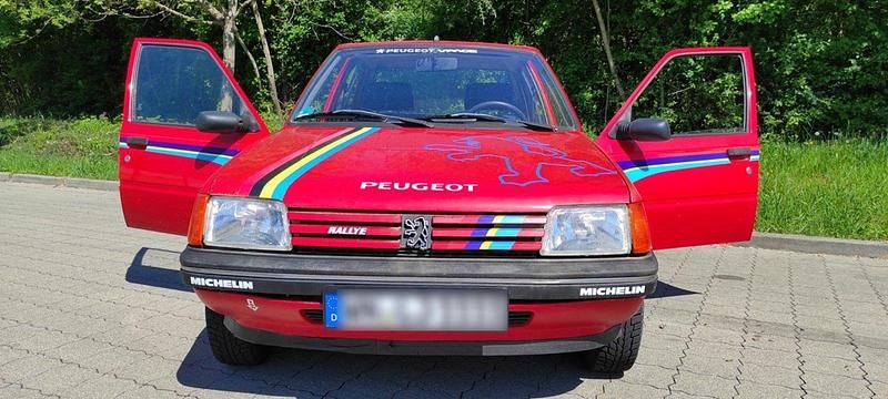 Rot Gebraucht 1990 Peugeot 205 Kleinwagen | 2.999 € - Bild 1/4