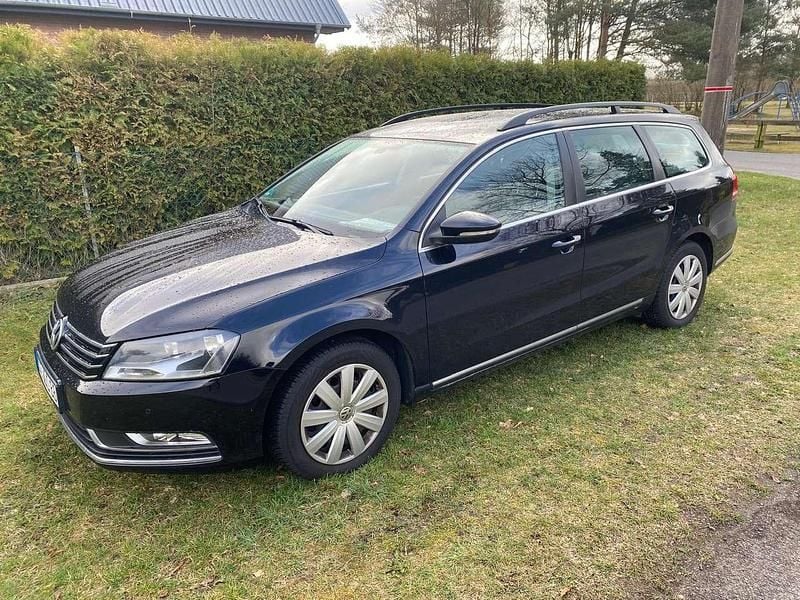 Gebraucht VW Passat Highline 140 PS (102 kW) 2012 Schwarz Kombi