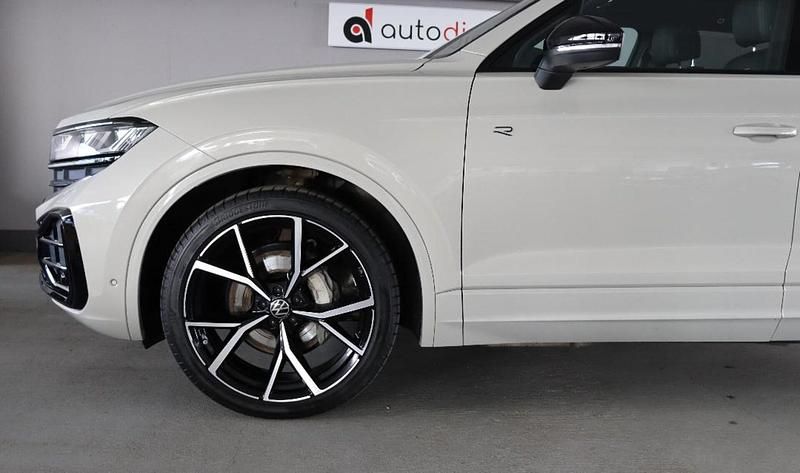 Gebraucht VW Touareg R-line 286 PS (210 kW) 2025 Beige SUV