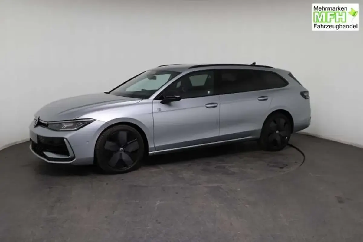 Neu VW Passat R-line 265 PS (194 kW) 2026 Silber, oyster silver ... Kombi