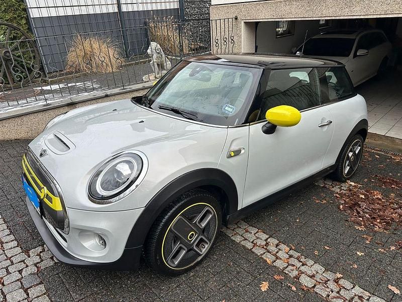 Silber Gebraucht 2020 Mini Cooper SE Kleinwagen | 13.888 € (Fairer Preis) - Bild 1/4