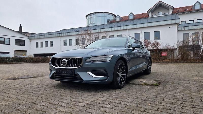 Gebraucht Volvo V60 Core 253 PS (186 kW) 2022 Grau Kombi