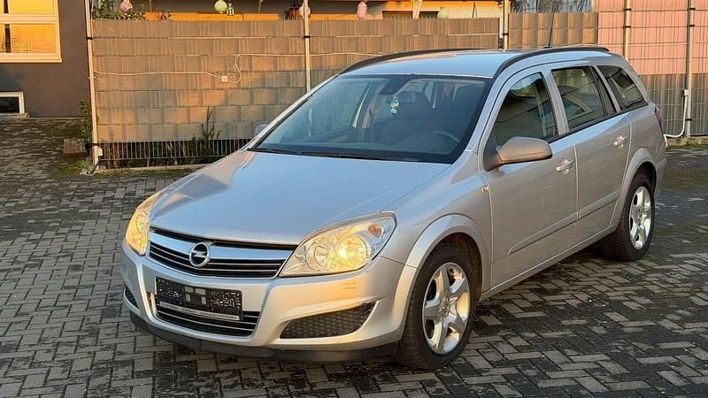 Gebraucht Opel Astra Edition 125 PS (91 kW) 2008 Silber Kombi