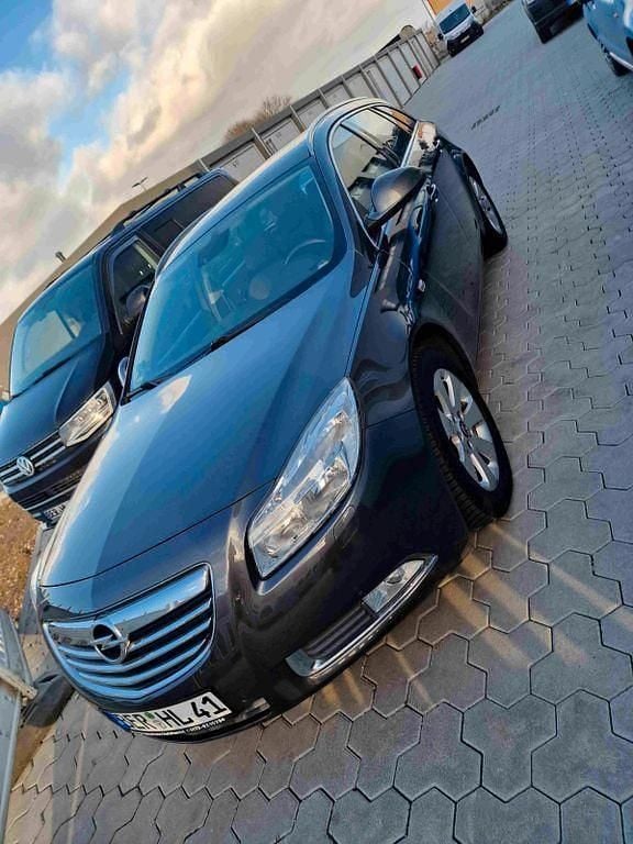 Gebraucht Opel Insignia Edition 160 PS (117 kW) 2011 Grau Kombi