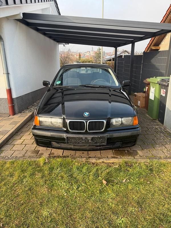 Schwarz Gebraucht 1999 BMW 316 Basis Coupé | 1.800 € (Fairer Preis) - Bild 1/4