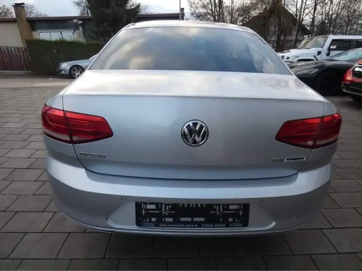 Używany VW Passat Highline 125 KM (91 kW) 2015 Srebrny Kombi