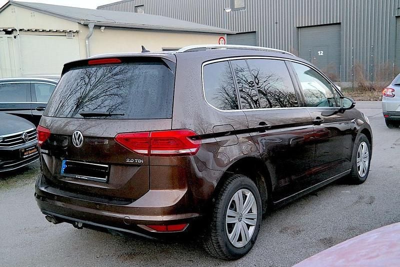 Gebraucht VW Touran Highline 150 PS (110 kW) 2017 Braun Van / Kleinbus