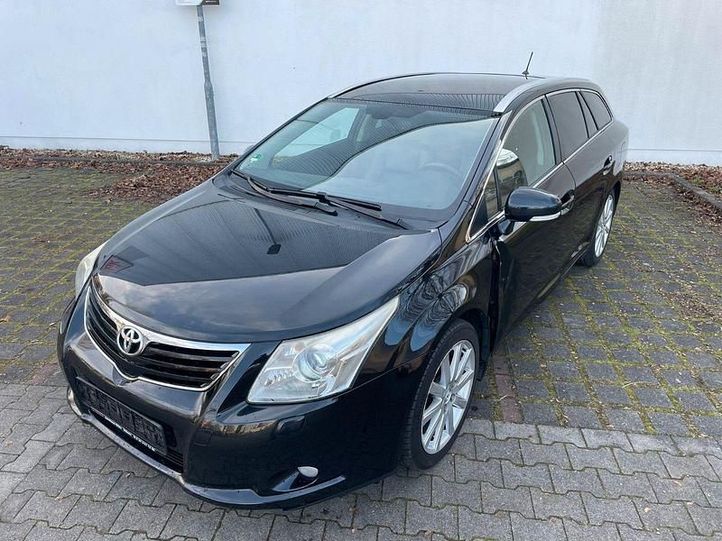 Gebraucht Toyota Avensis Executive 152 PS (111 kW) 2011 Schwarz Kombi