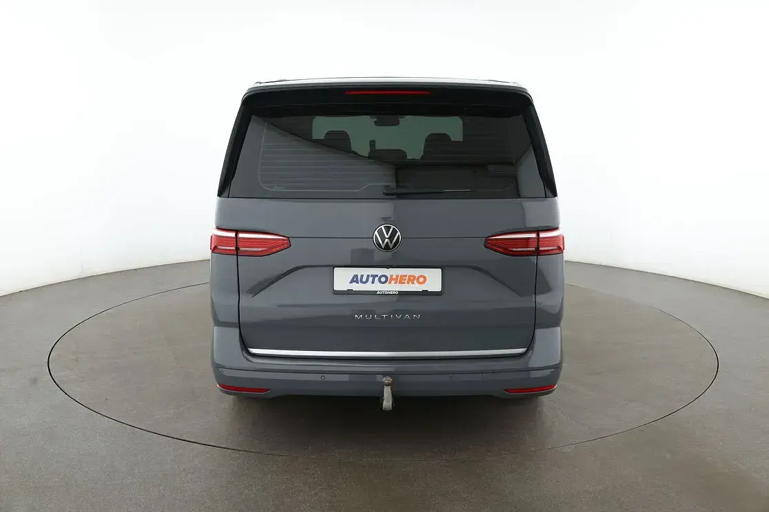 Gebraucht VW Multivan Style 150 PS (110 kW) 2023 Grau Van / Kleinbus