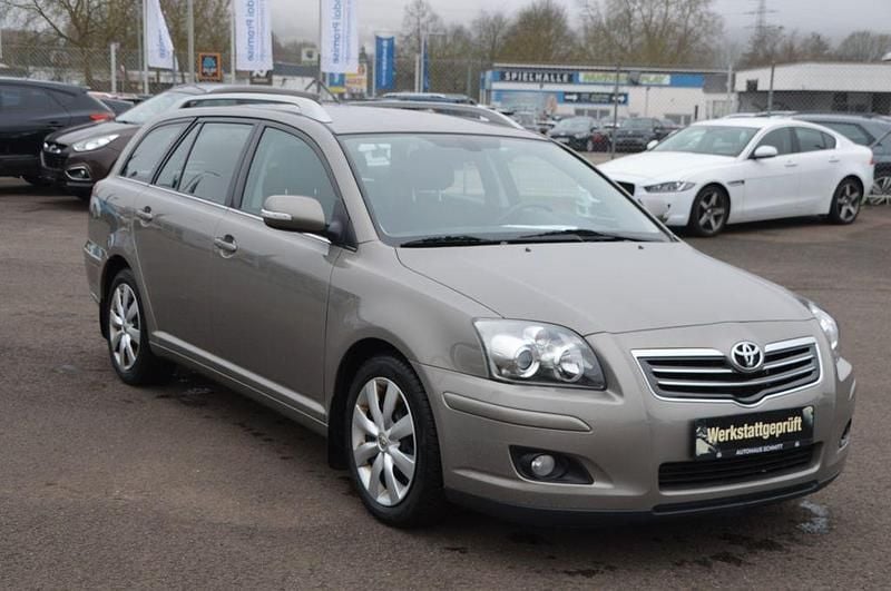 Beige Gebraucht 2006 Toyota Avensis Limousine | 8.999 € - Bild 1/4