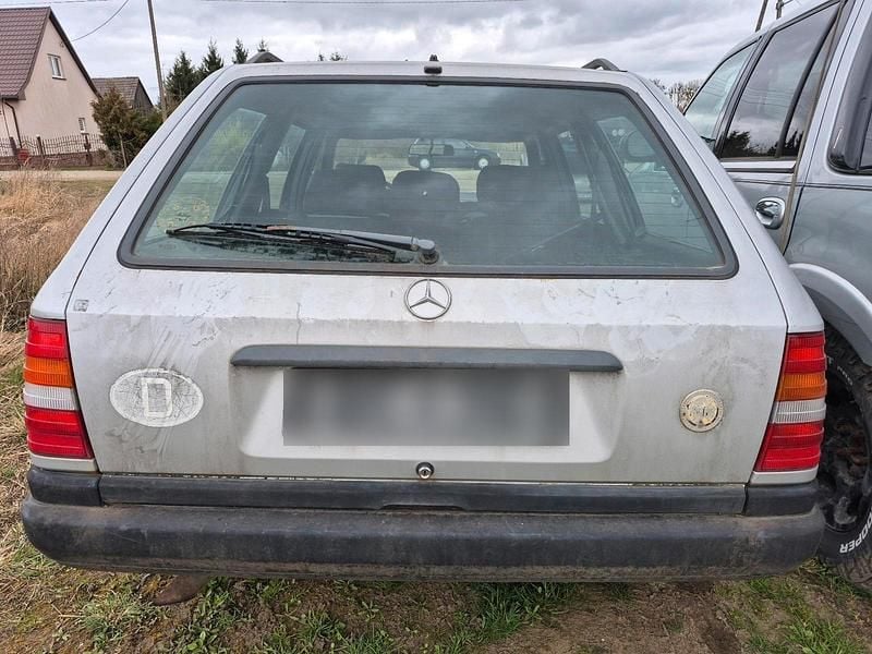 Gebraucht Mercedes E230 132 PS (97 kW) 1988 Silber Kombi