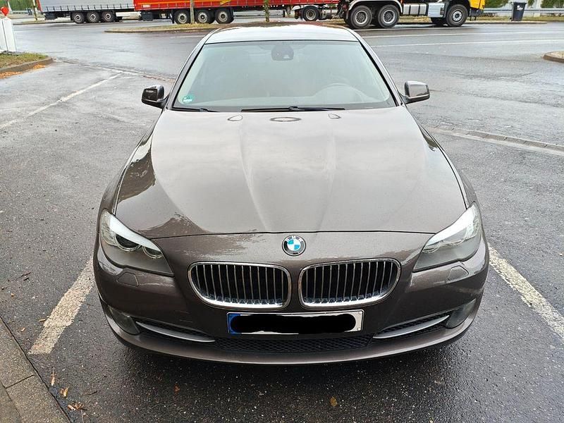 Braun Gebraucht 2011 BMW 520 Sport Line Kombi | 7.500 € (Fairer Preis) - Bild 1/4