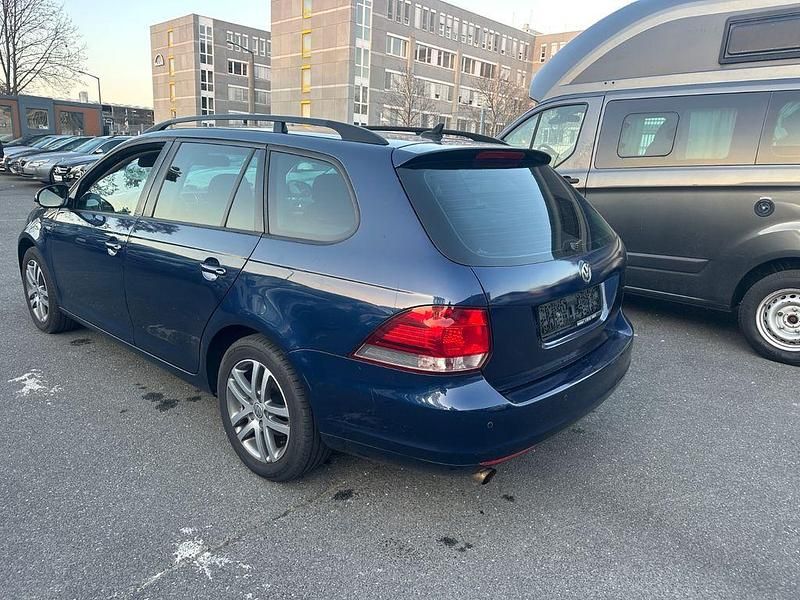 Gebraucht VW Golf VI Match 105 PS (77 kW) 2012 Blau Kleinwagen