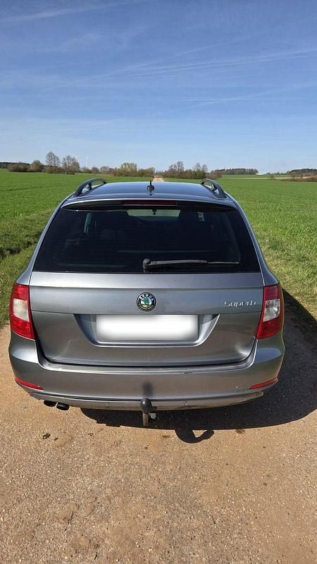 Gebraucht Skoda Superb 140 PS (102 kW) 2010 Kombi