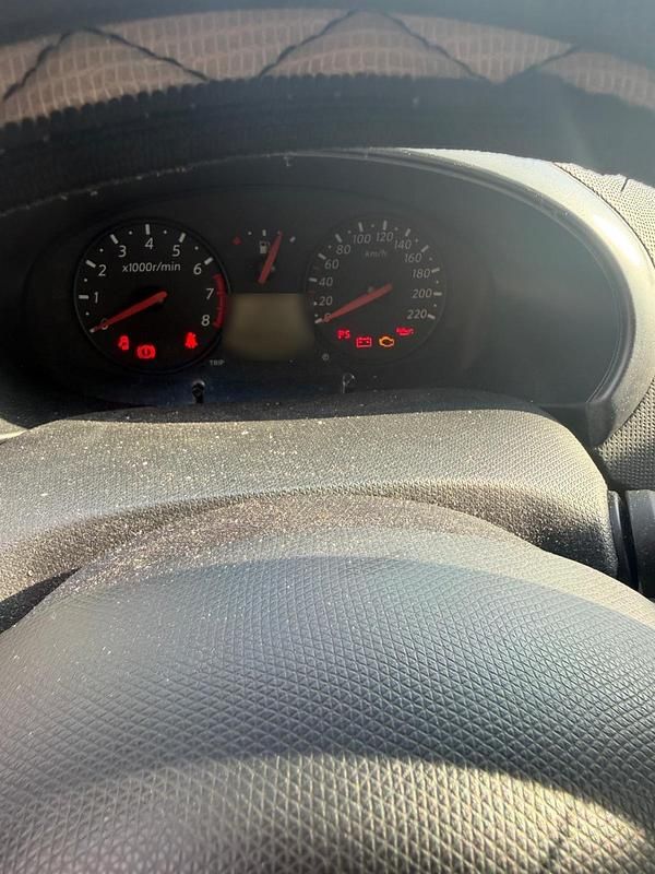 Gebraucht Nissan Micra 65 PS (47 kW) 2008 Rot Limousine