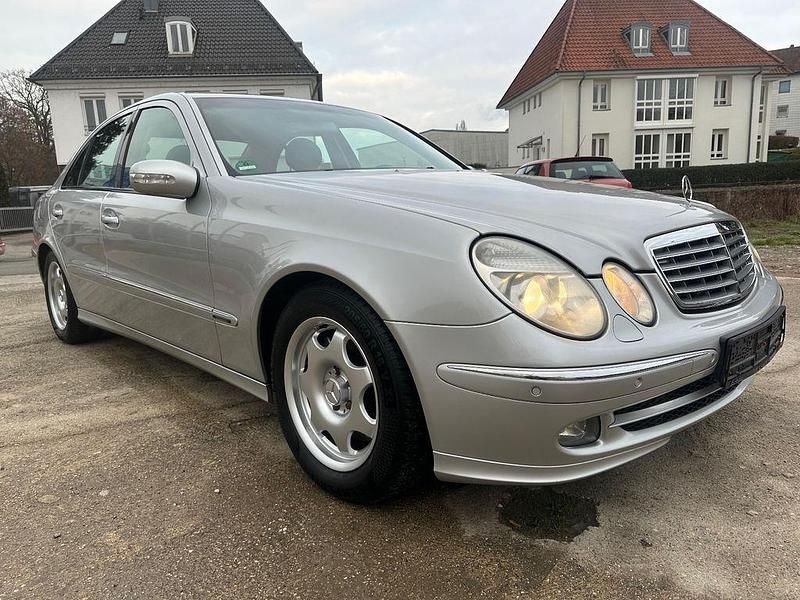 Gebraucht Mercedes E200 163 PS (119 kW) 2005 Silber Limousine