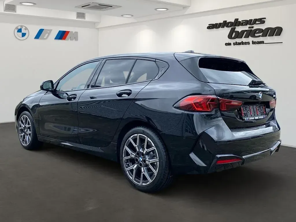 Neu BMW 120 170 PS (125 kW) 2026 Black sapphire metallic Kleinwagen