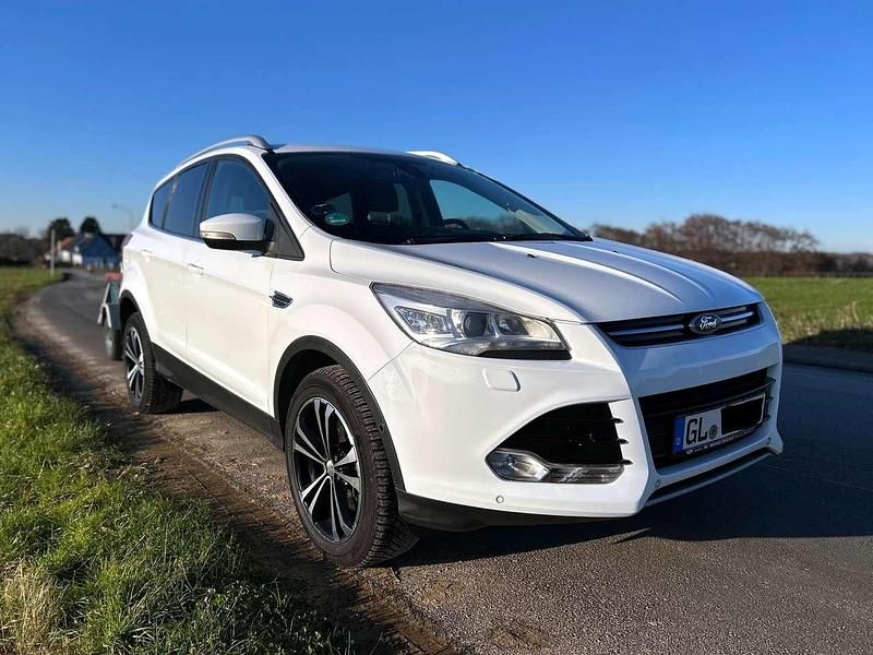Gebraucht Ford Kuga Titanium 163 PS (119 kW) 2013 Weiß SUV