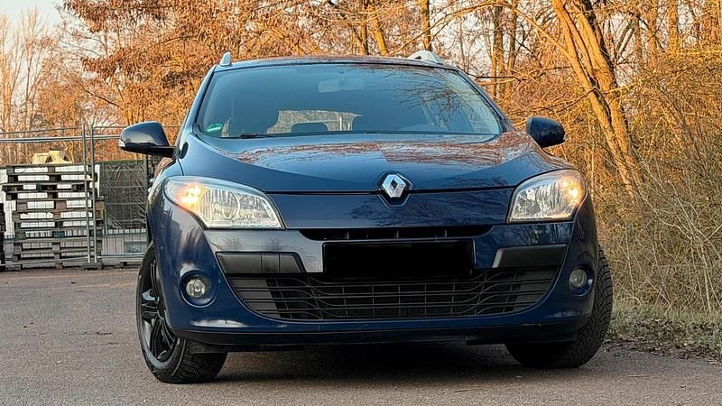 Gebraucht Renault Mégane GrandTour 110 PS (80 kW) 2012 Blau Kombi