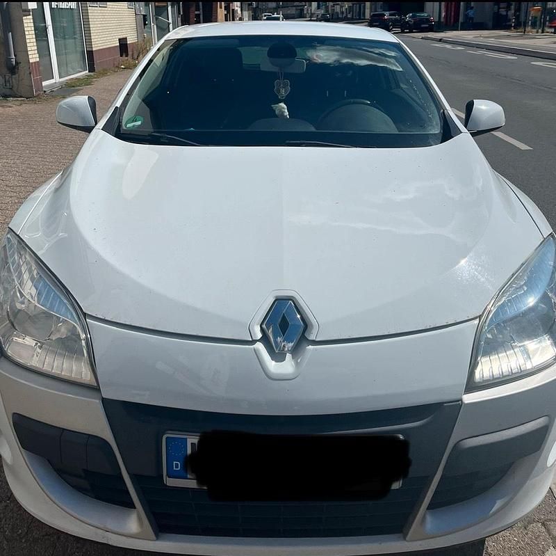 Weiß Gebraucht 2011 Renault Mégane Coupé Coupé | 5.150 € (Etwas zu teuer) - Bild 1/4