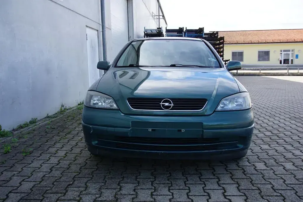 Gebraucht Opel Astra 84 PS (61 kW) 2003 Jadegruen mi2 Limousine