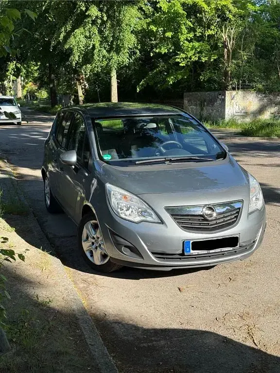 Gebraucht Opel Meriva Design Edition 101 PS (74 kW) 2011 Grau Van / Kleinbus