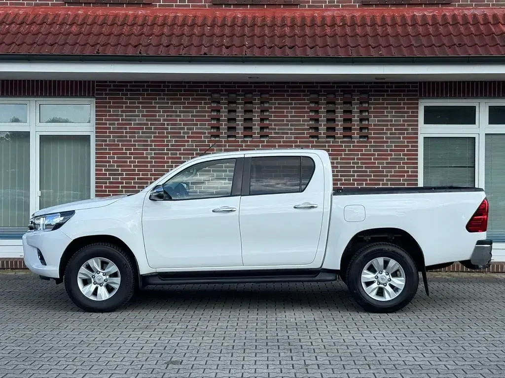 Gebraucht Toyota HiLux 150 PS (110 kW) 2019 Weiß Pickup