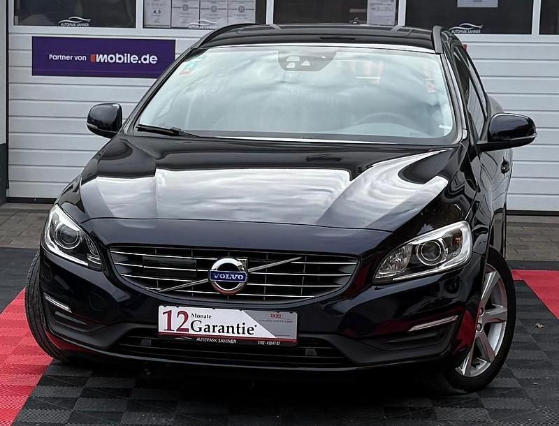 Blau Gebraucht 2016 Volvo V60 Business Edition Kombi | 11.249 € (Guter Preis) - Bild 1/4