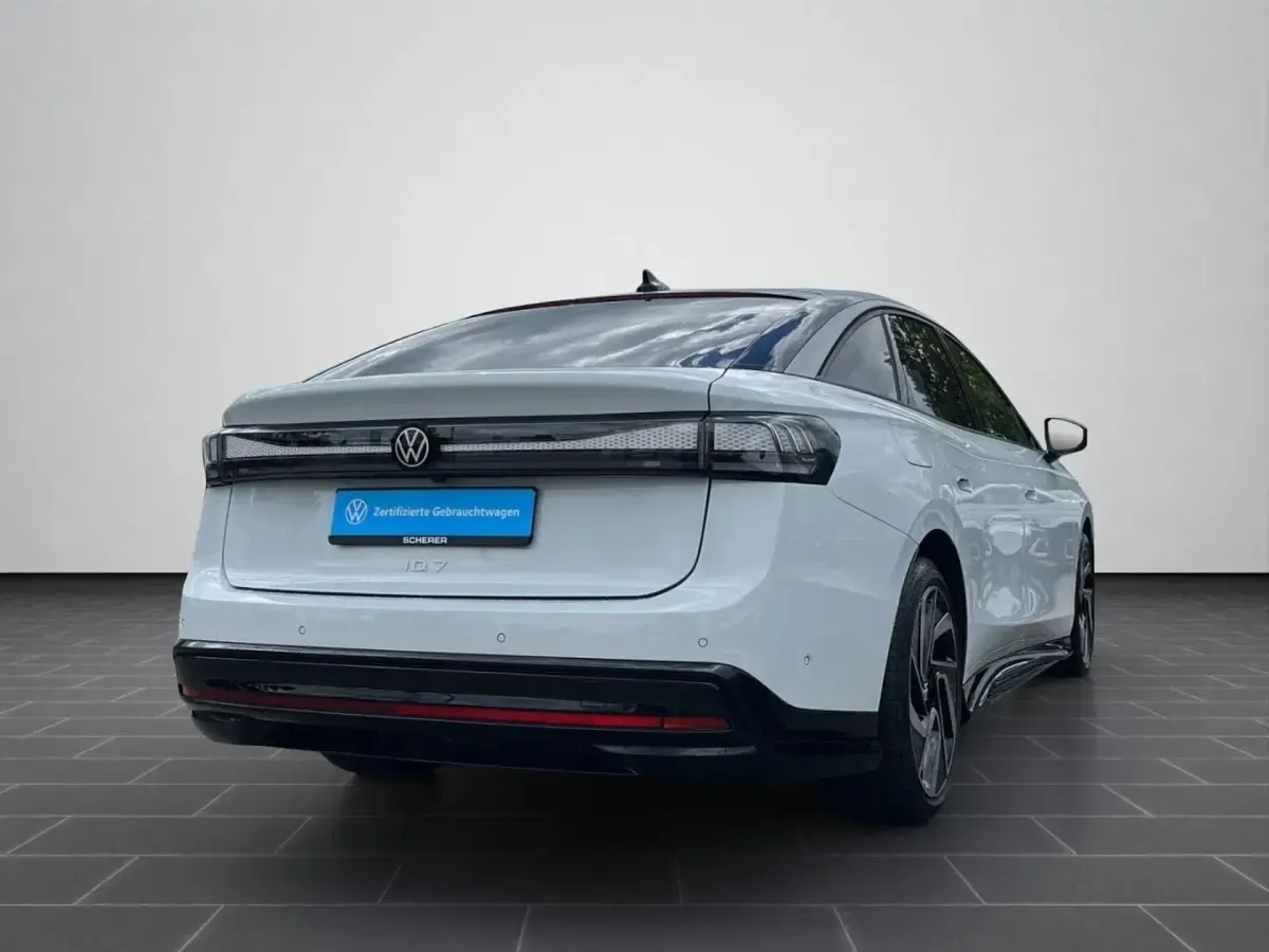 Gebraucht VW ID.7 IQ Drive 210 kW (286 PS) 2025 Gletscherweiß metallic schwarz Limousine