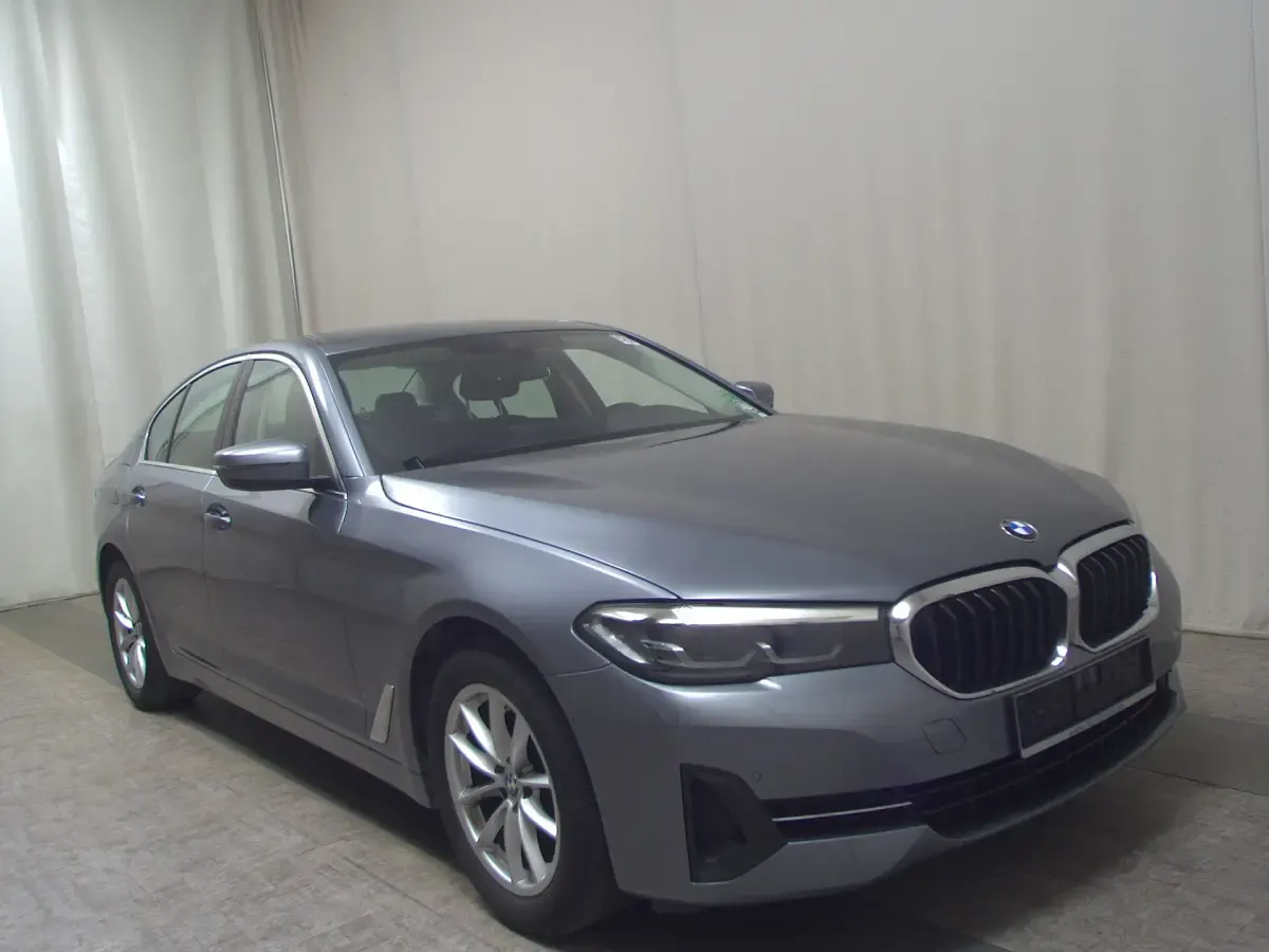 Używany BMW 520 Performance 190 KM (139 kW) 2022 Szary Sedan/Limuzyna