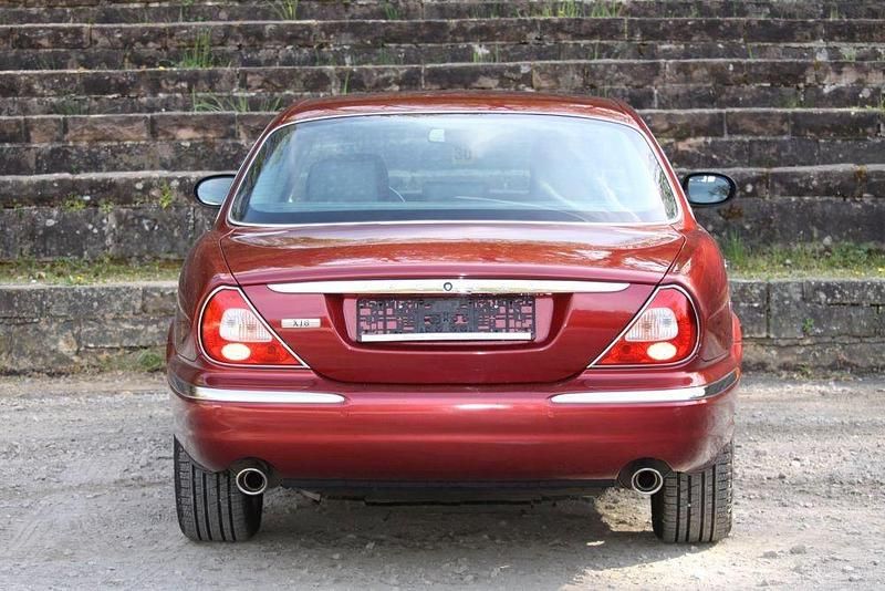 Używany Jaguar XJ8 298 KM (219 kW) 2003 Czerwony Sedan/Limuzyna