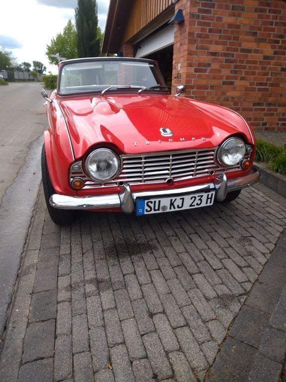 Rot Gebraucht 1962 Triumph TR4 Cabrio | 34.900 € - Bild 1/4
