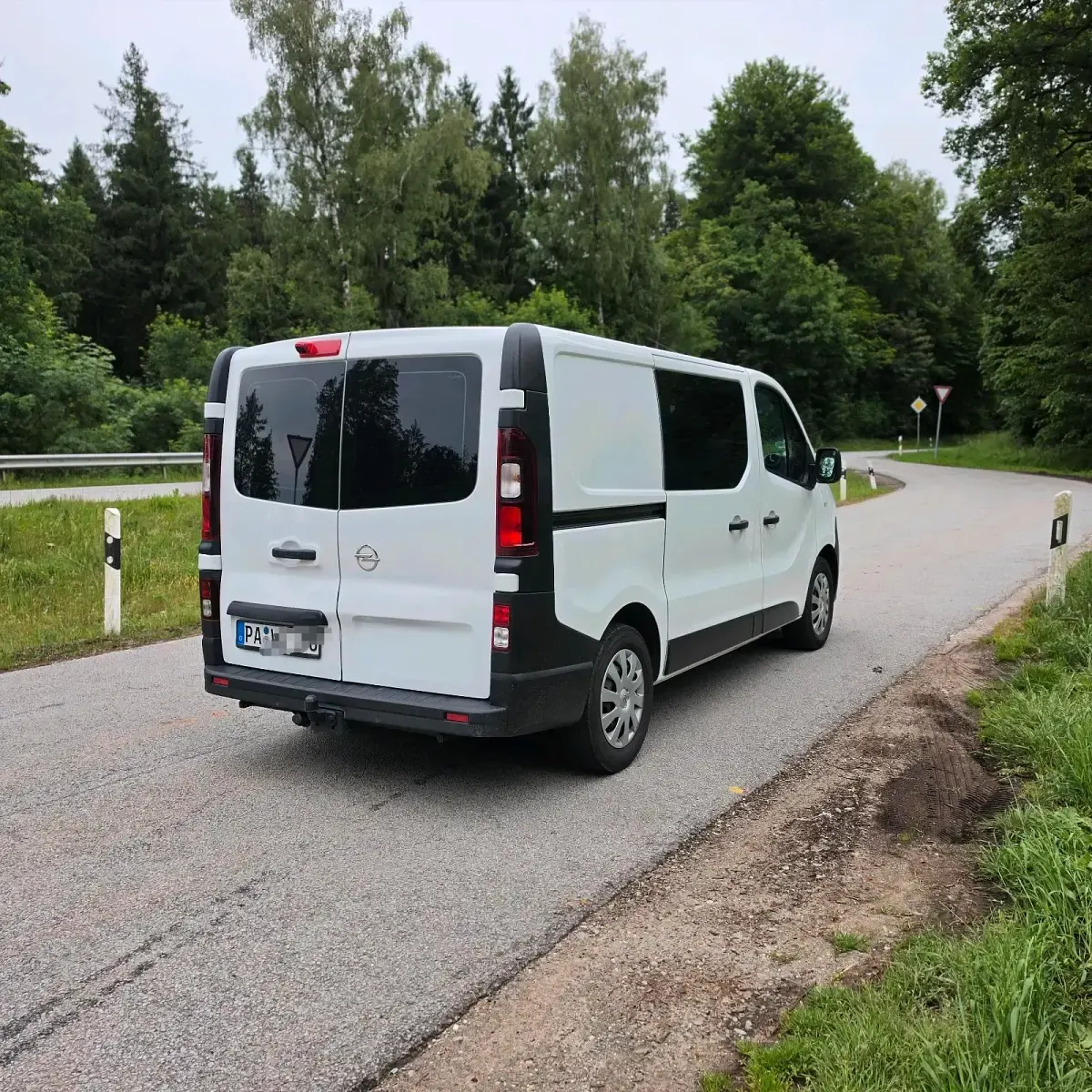 Gebraucht Opel Vivaro 140 PS (102 kW) 2016 Weiß Van / Kleinbus