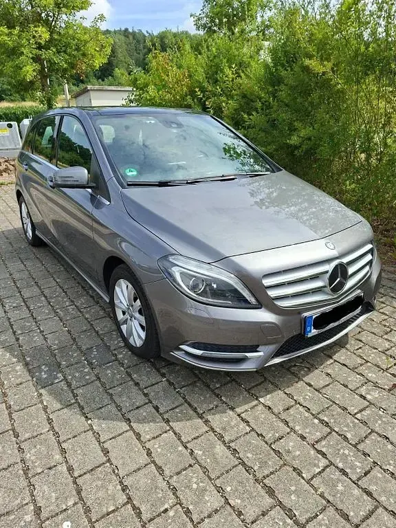 Gebraucht Mercedes B200 156 PS (114 kW) 2013 Grau Kleinwagen