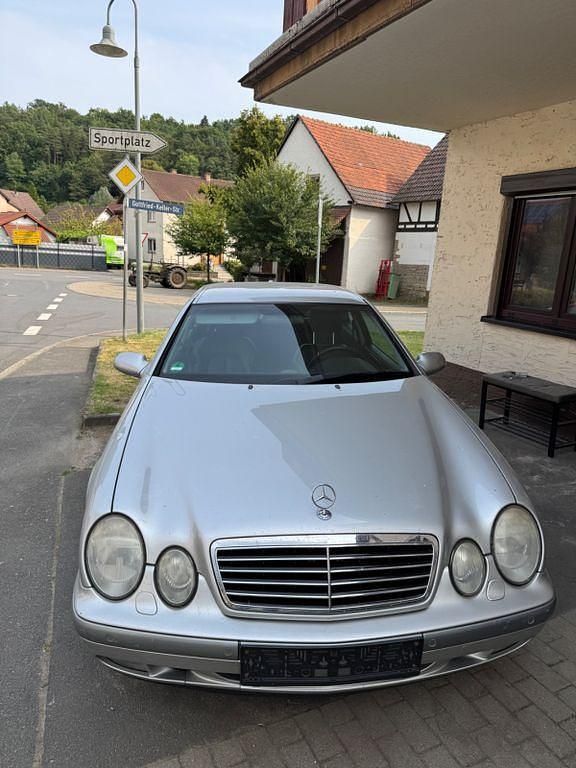 Grau Gebraucht 1999 Mercedes CLK320 Elegance Coupé | 1.500 € (Guter Preis) - Bild 1/4